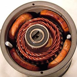 Motor mit Anker und Kugellager